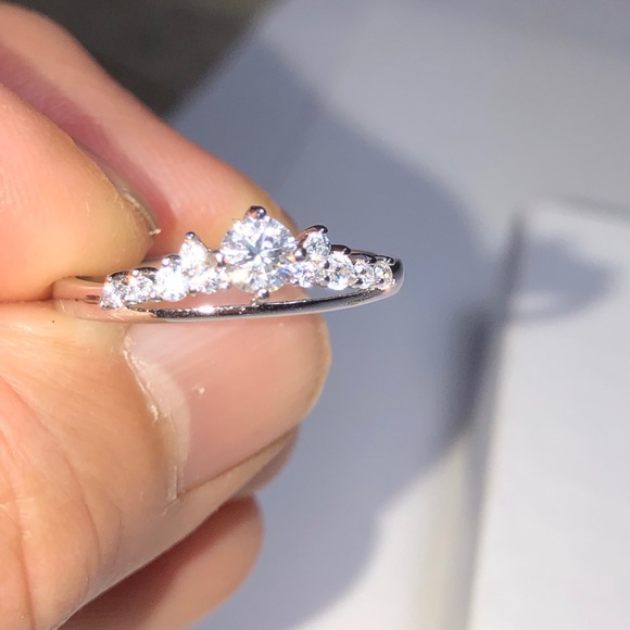COPY - Moissanite diamond chevon ring in Sterling Silver - Picture 5 of 12